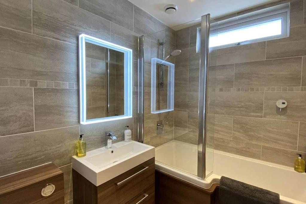 Shorepark - Waterfront Cottage With Stunning Views Dumfries Exterior foto